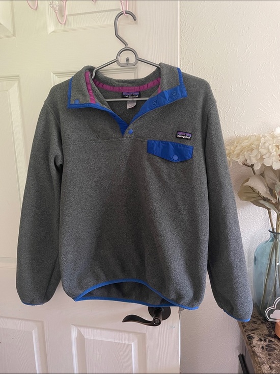 Patagonia Jackets & Blazers - Patagonia Women’s Gray Crewneck with Blue Trim and Pink Inner Collar